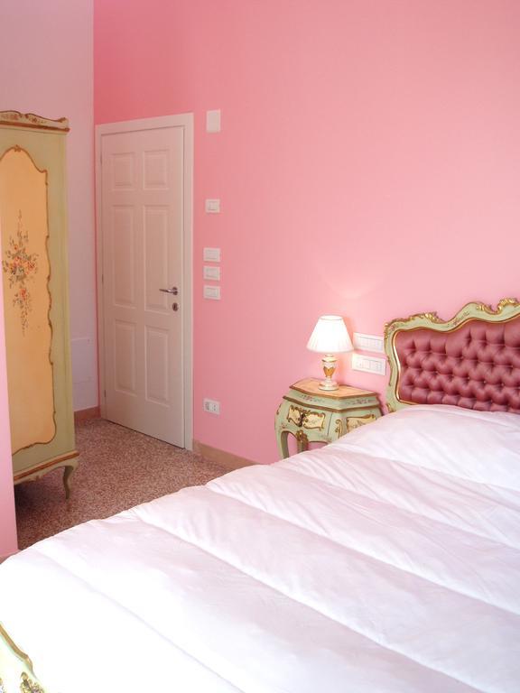 B&B La Porta Rossa Noale Rum bild